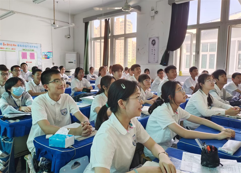 父爱如山伴前行，奋斗实干赢未来